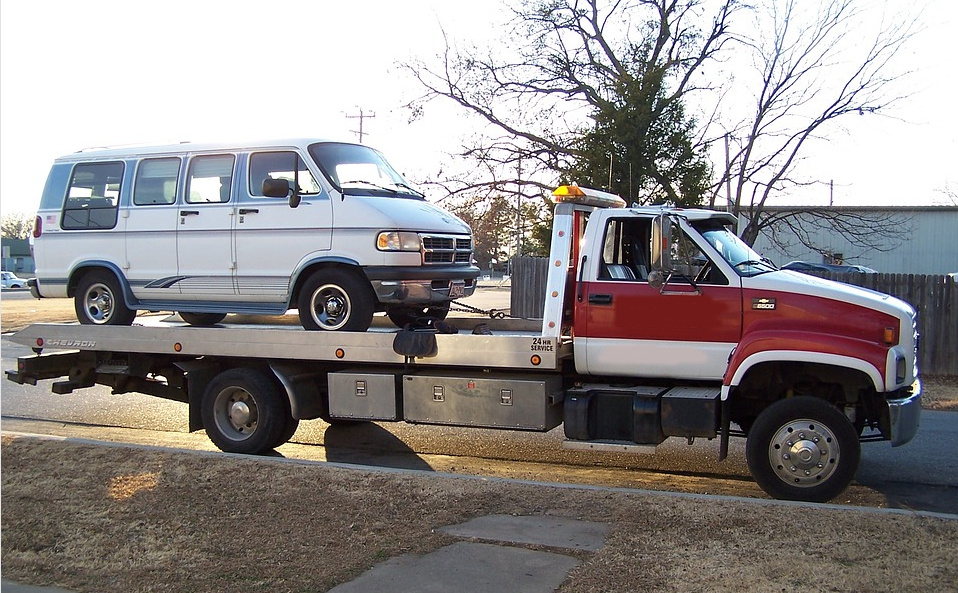 this image shows heavy-duty towing services in Lehi, UT